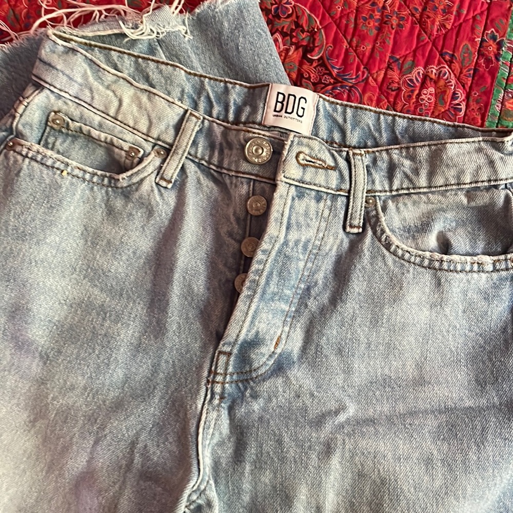 URBAN  Oufitters  BDG  slim straight leg light wash distressed jeans size 25